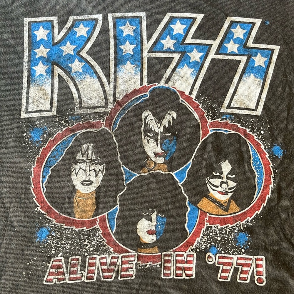 Faded Black Kiss Alive in ‘77  M(8/10) Ladies Crop Top